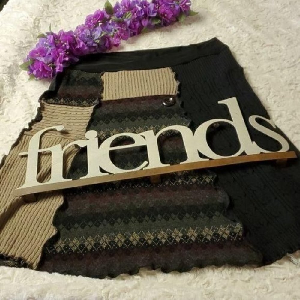Uptown Girl Sz. XL Patchwork Black & Beige Wool Elegant Skirt‎